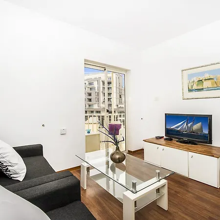 Lively Central Theoria Travel Appartement San Ġiljan