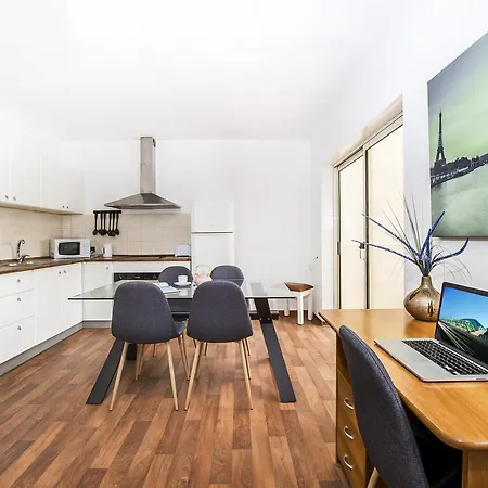 Lively Central Theoria Travel Appartement *