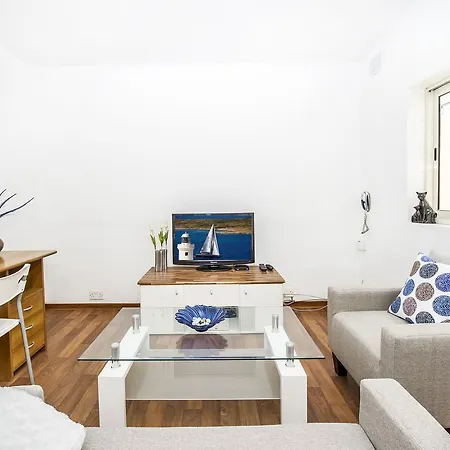 Apartment Lively Central Theoria Travel *