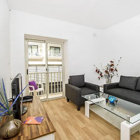 Apartment Lively Central Theoria Travel