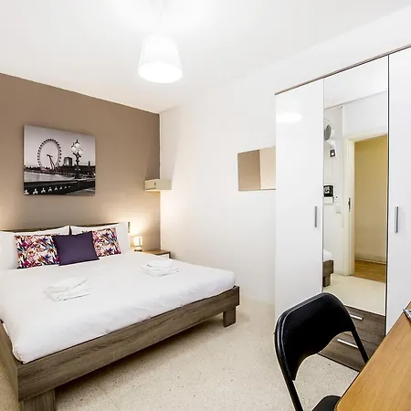 Lively Central Theoria Travel Apartment *