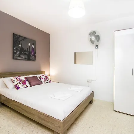 Lively Central Theoria Travel Apartment