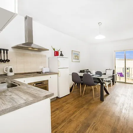 Lively Central Theoria Travel Apartment