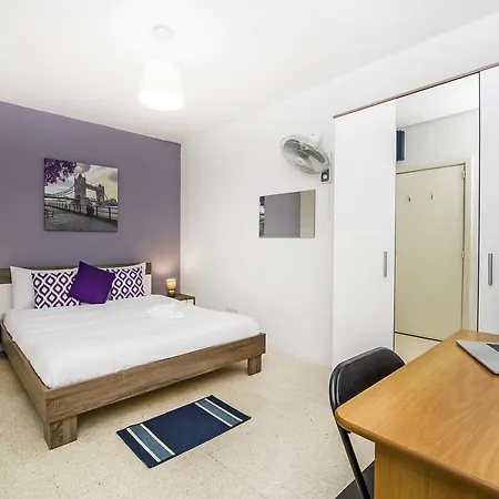 Lively Central Theoria Travel Apartment *