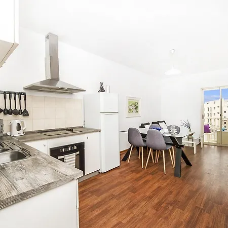 Apartment Lively Central Theoria Travel *