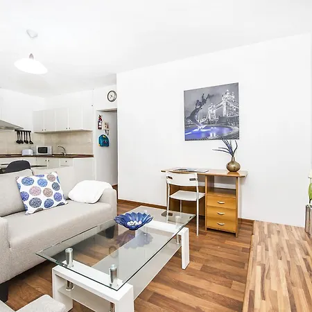 Apartment Lively Central Theoria Travel