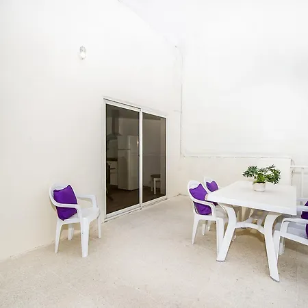 Lively Central Theoria Travel Apartment *