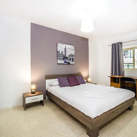 Lively Central Theoria Travel Apartment *