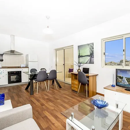 Lively Central Theoria Travel Apartment