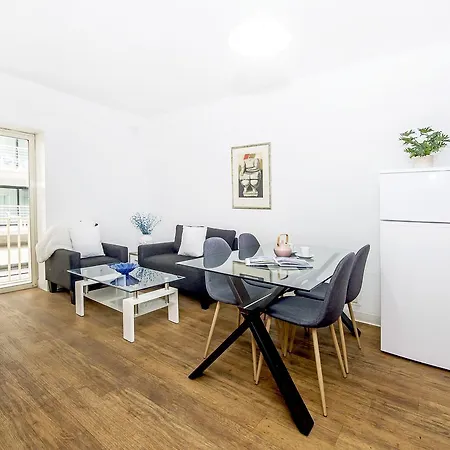Lively Central Theoria Travel Apartment Saint Julian's
