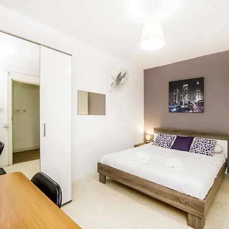 Lively Central Theoria Travel Apartment *