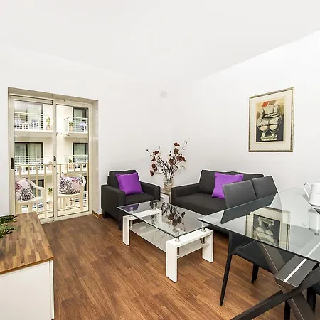 Lively Central Theoria Travel Apartment *